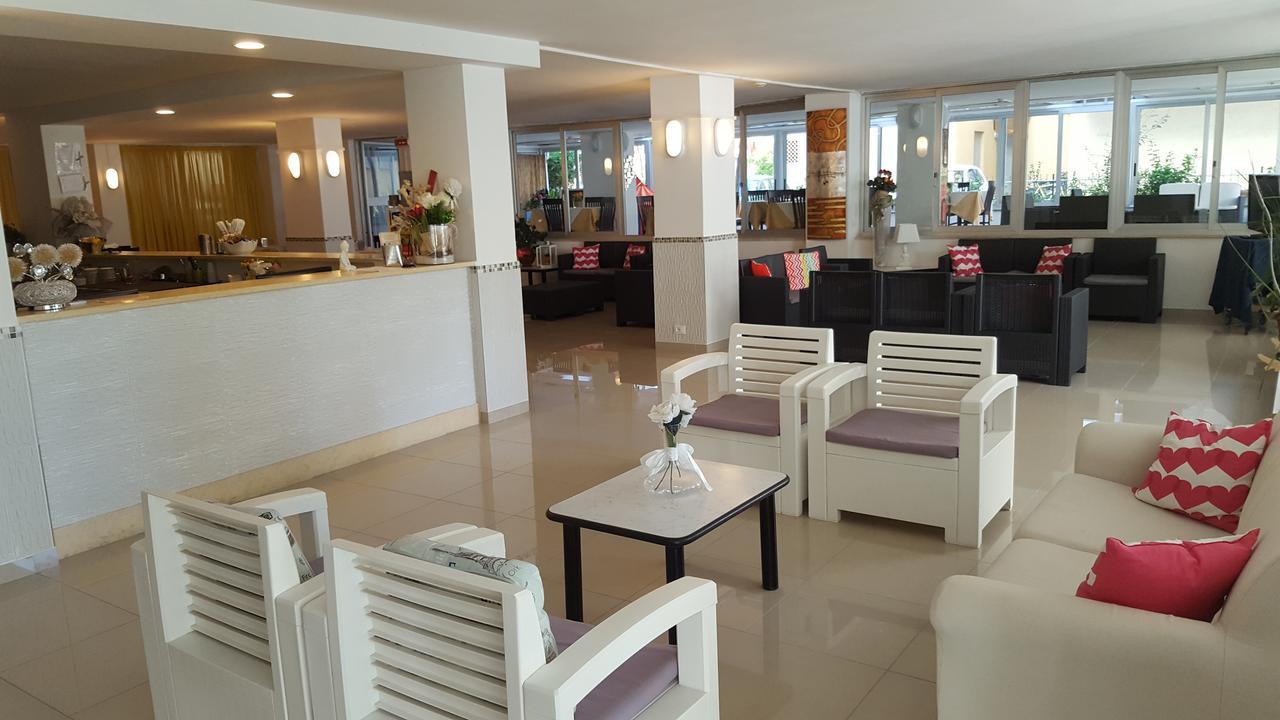 Hotel Raffaello Cesena Bagian luar foto