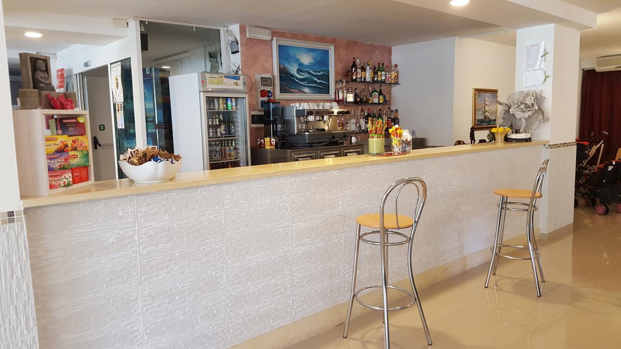 Hotel Raffaello Cesena Bagian luar foto