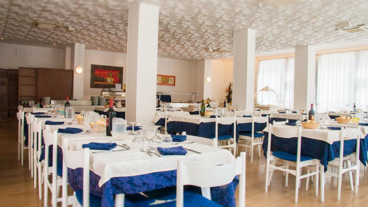 Hotel Raffaello Cesena Bagian luar foto